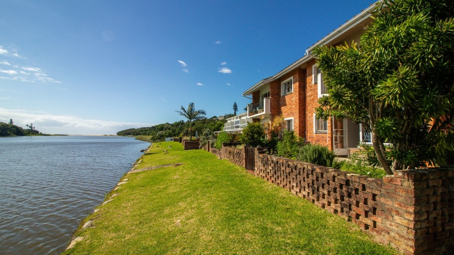 2 Bedroom Property for Sale in Bonza Bay Eastern Cape